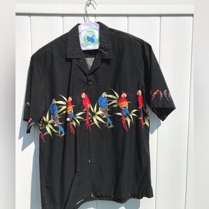 Pacific legend apparel. Parrots Hawaiian mens short sleeve button size XL